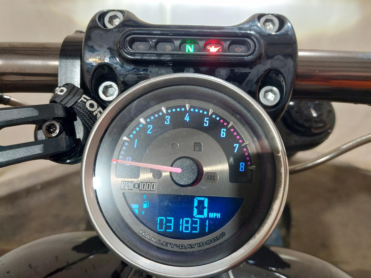 2017 Harley FXSE CVO Pro Street Breakout Speedometer 31K Gauges Cluster 70900585 {{ shop.shopifyCountryName }} - Mototech271
