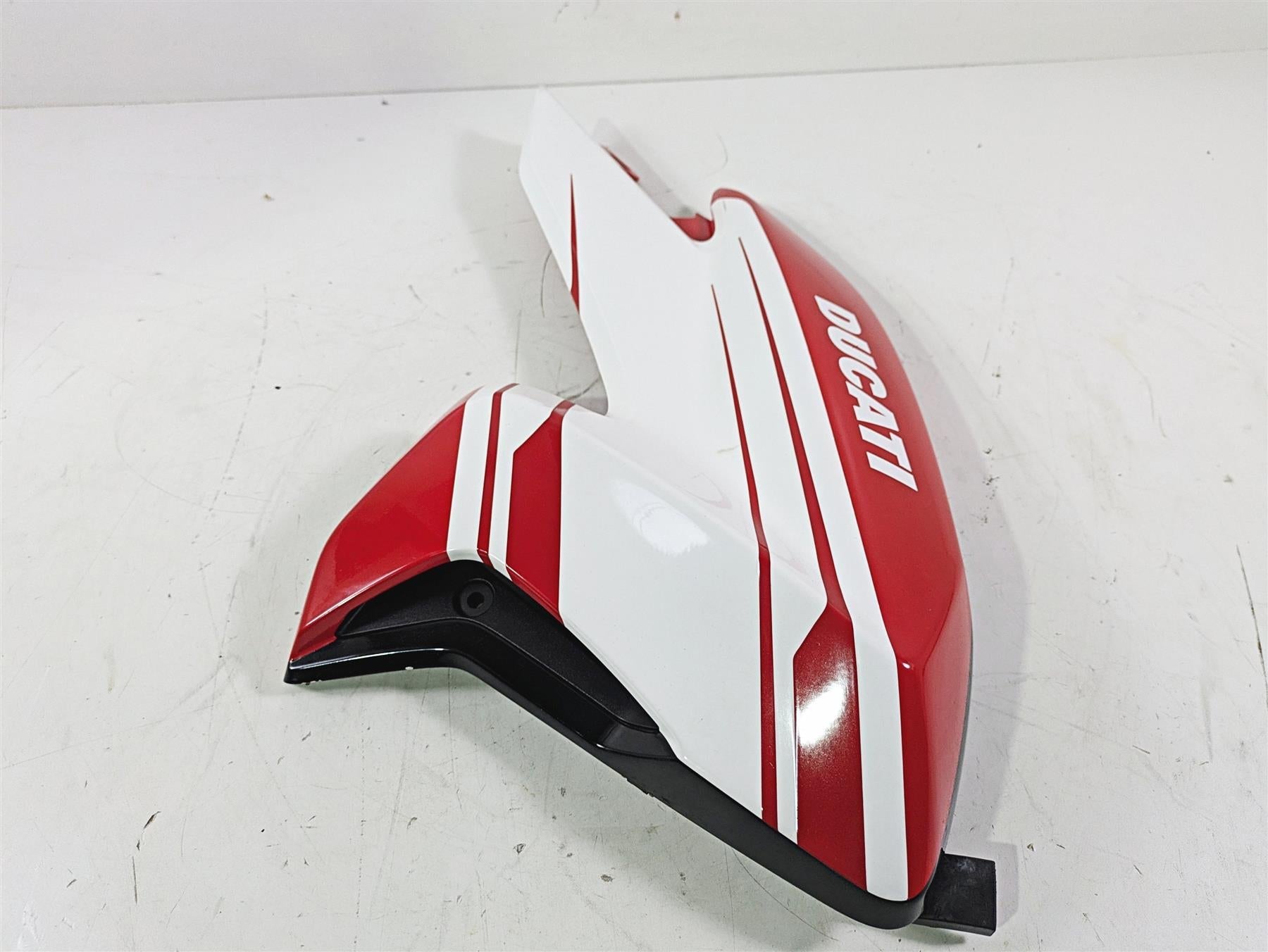 2018 Ducati Hypermotard 939 SP Right Tank Fairing Cover READ 480P5692CK {{ shop.shopifyCountryName }} - Mototech271