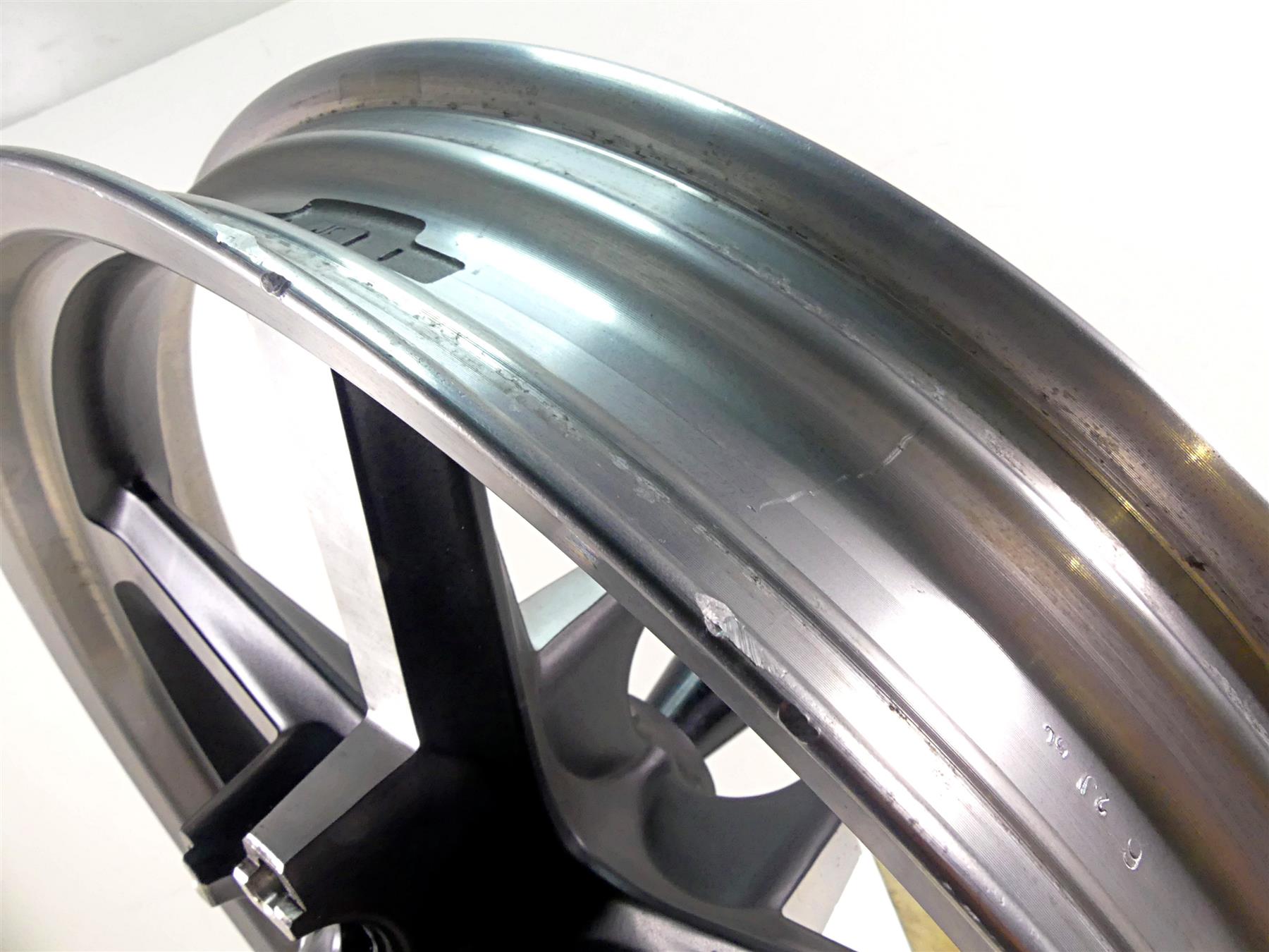 2013 Harley VRSCF Muscle Vrod Straight 19x3 Front Wheel Rim 41670-09 {{ shop.shopifyCountryName }} - Mototech271