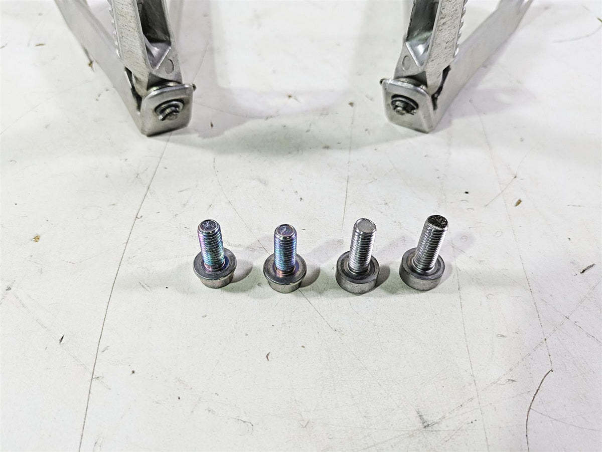 2008 Honda CBR1000RR SC59 Rear Passenger Footpeg Set 50750-MFL-000 50760-MFL-000 {{ shop.shopifyCountryName }} - Mototech271