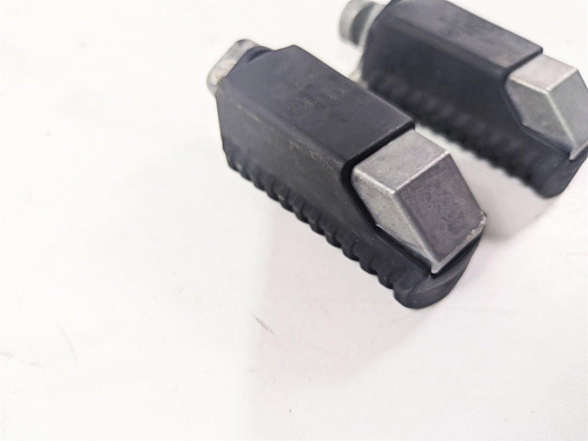 2010 BMW R1200GS K25 Rear Passenger Foot Pegs Footpeg 46712310403 46712310404 {{ shop.shopifyCountryName }} - Mototech271