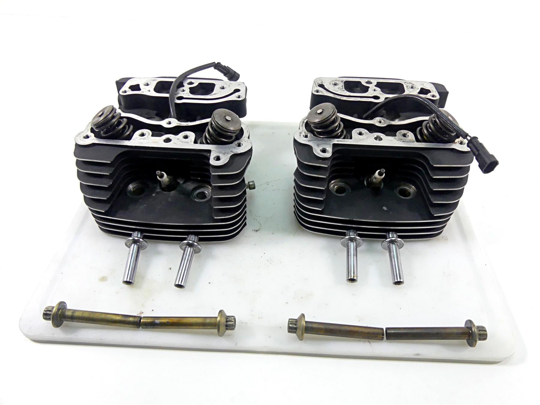 2017 Harley Dyna FXDB Street Bob Big Valve Ported Cylinder Heads 17193-06A {{ shop.shopifyCountryName }} - Mototech271