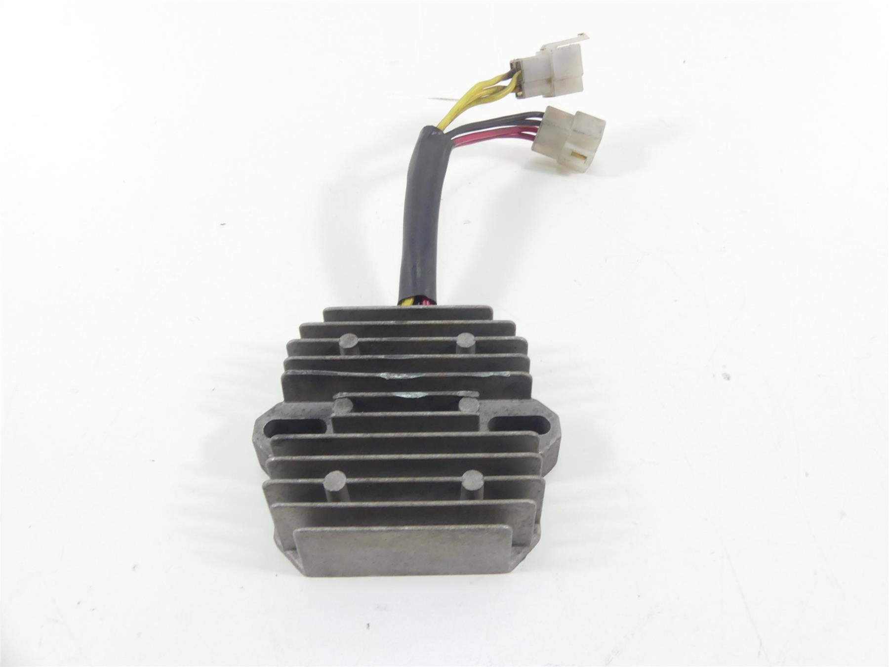 2006 Triumph Daytona 675 Rectifier Voltage Regulator T1304040 {{ shop.shopifyCountryName }} - Mototech271