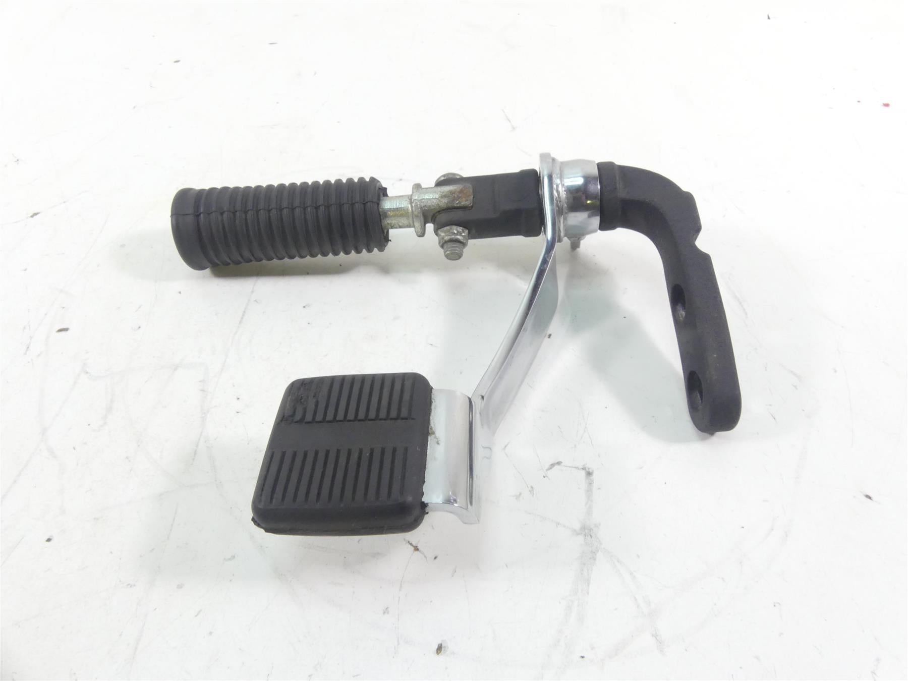 2015 Harley FXDF Dyna Fat Bob Front Right Fw Foot Peg + Brake Pedal 42663-03 {{ shop.shopifyCountryName }} - Mototech271