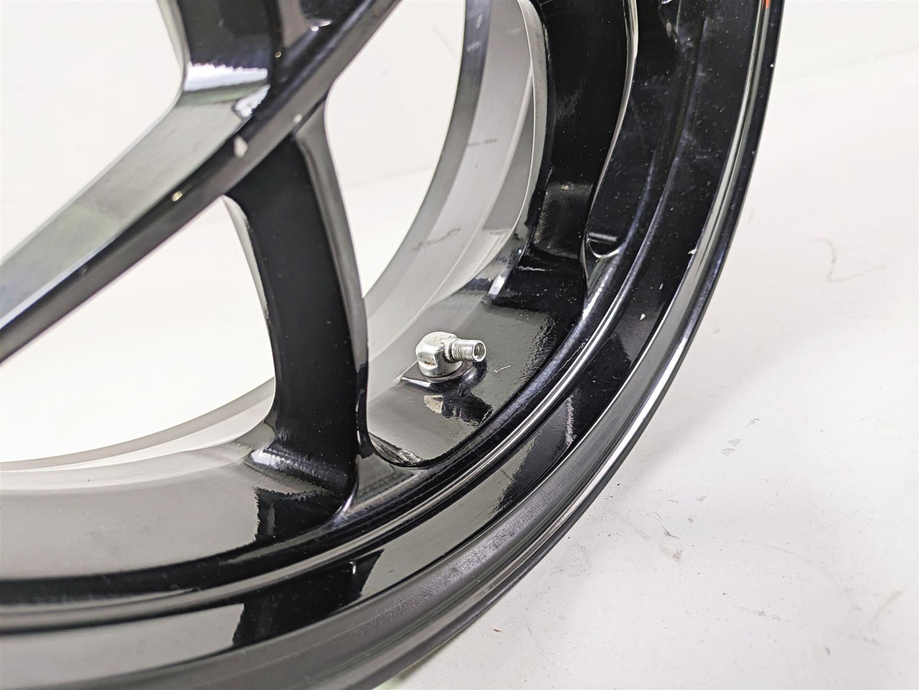 2018 KTM 1290 Super Duke R Straight 17x6 Rear Wheel Rim 6141010100030 {{ shop.shopifyCountryName }} - Mototech271