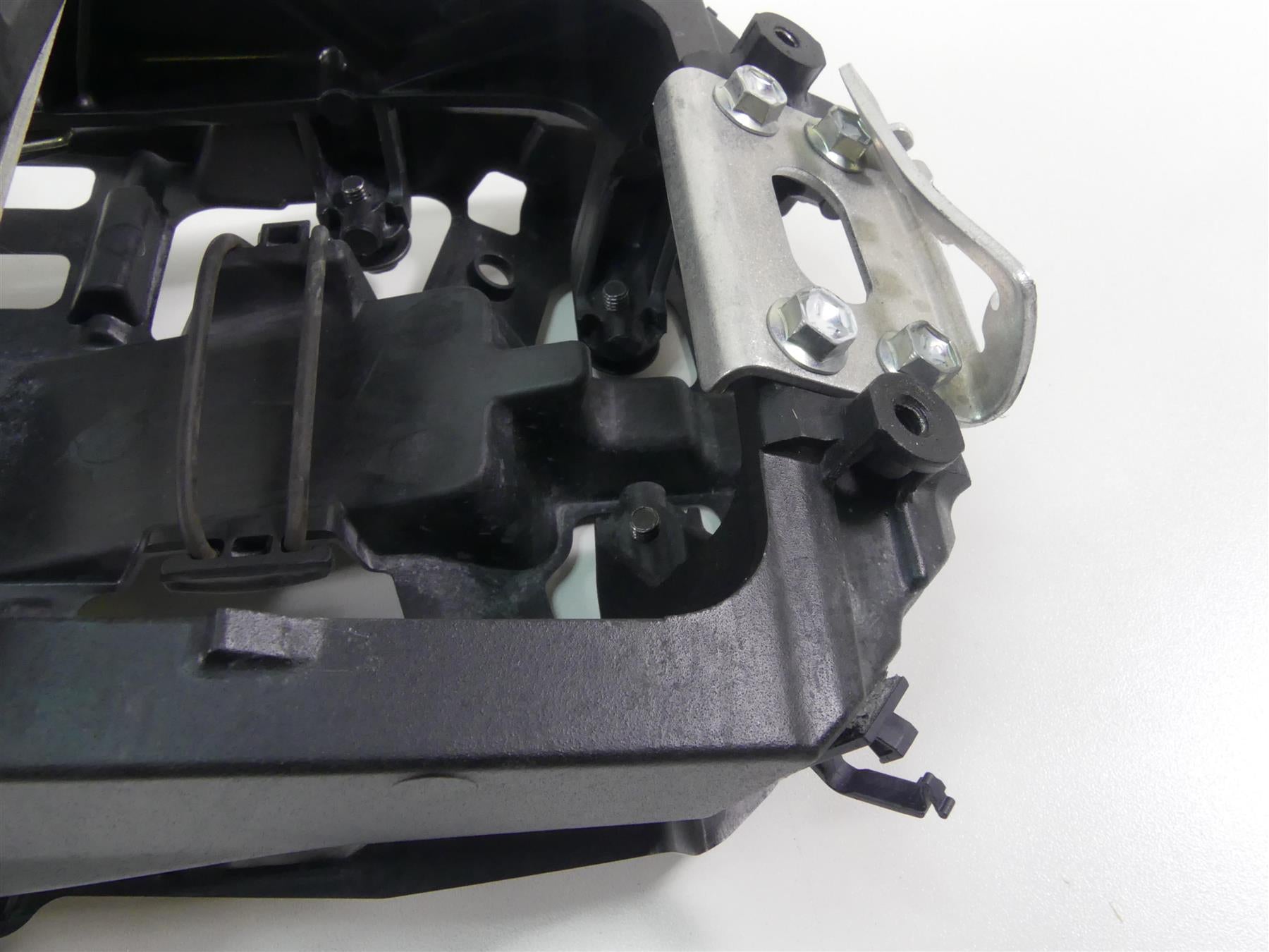 2022 Suzuki GSXR750 Subframe Sub Frame + Inner Fender Set - Read 41211-14J00-YUG {{ shop.shopifyCountryName }} - Mototech271