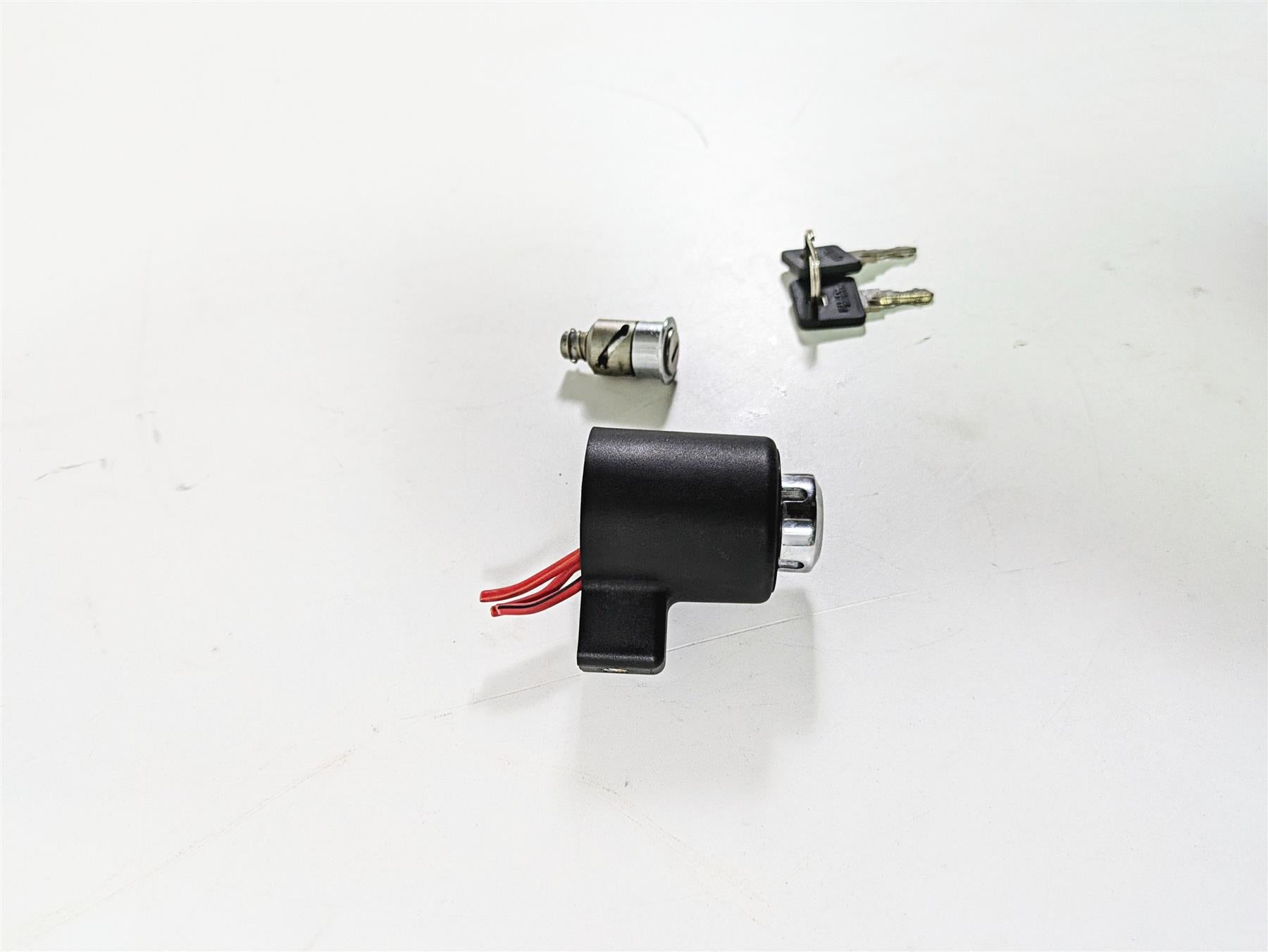 2009 Harley XR1200 Sportster Ignition Switch Steering Lock Key Set 48154-05 {{ shop.shopifyCountryName }} - Mototech271