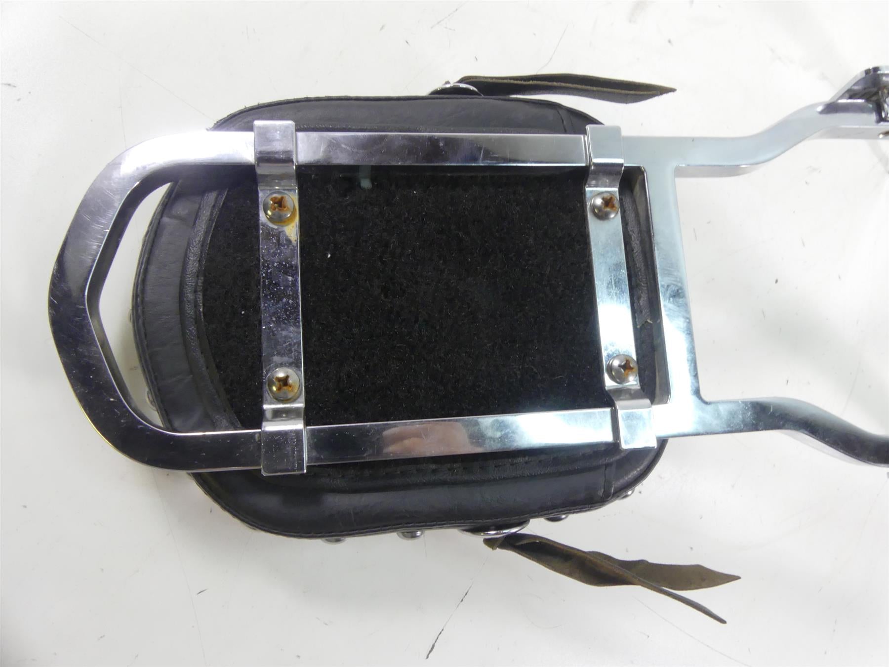 1997 Harley Dyna FXDS Super Glide Conv Mustang Passenger Backrest - Read 76498 {{ shop.shopifyCountryName }} - Mototech271