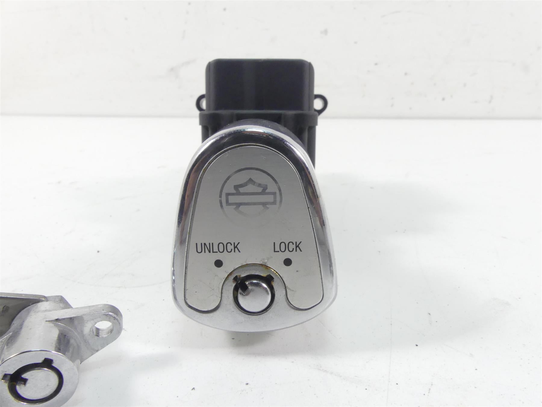 2013 Harley Touring FLTRX Road Glide Ignition Switch Key Lock Set 71572-06 {{ shop.shopifyCountryName }} - Mototech271