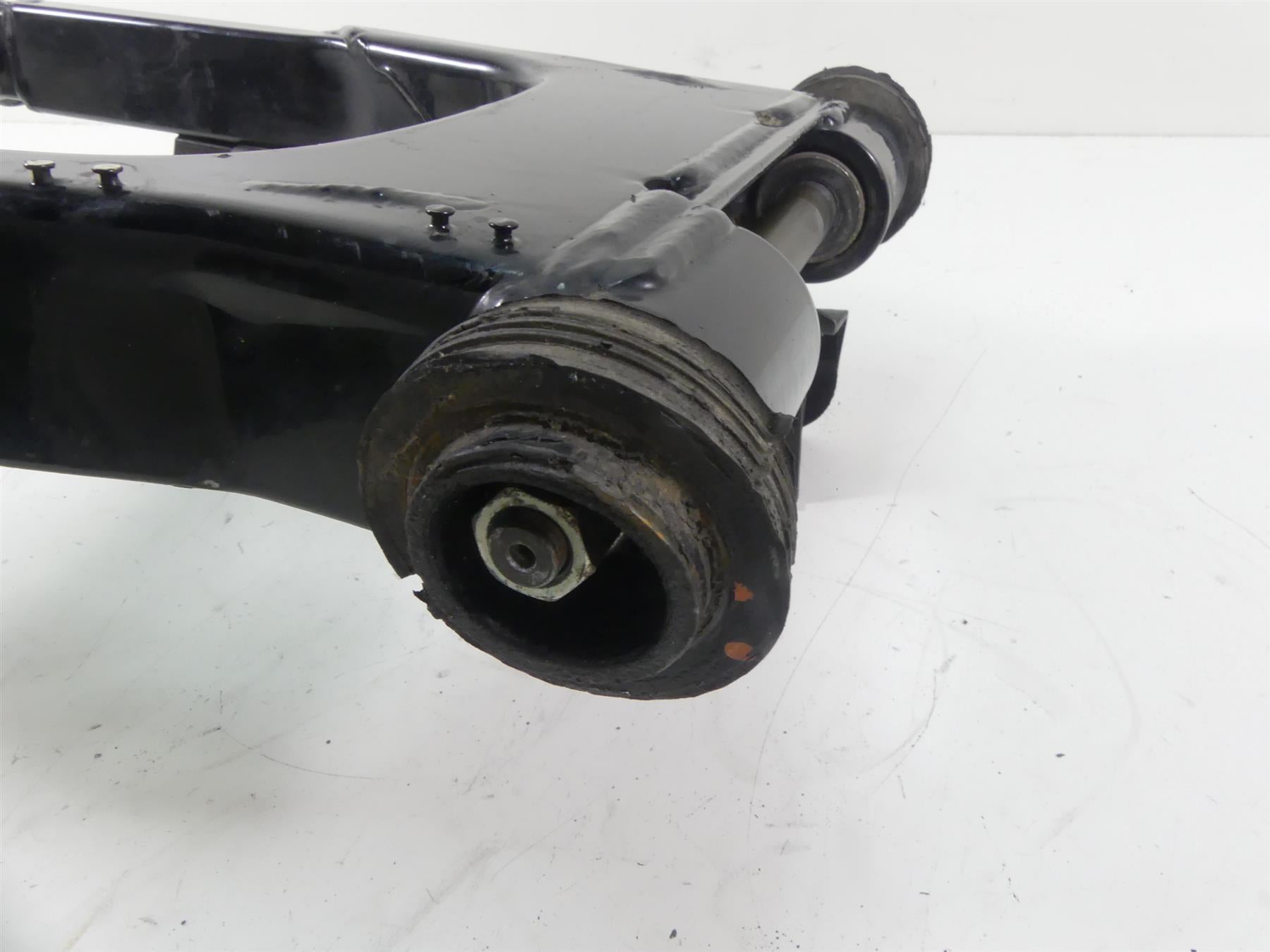 2007 Harley Touring FLHTCU SE CVO Electra Glide Swingarm + 1" Axle 47549-02A {{ shop.shopifyCountryName }} - Mototech271