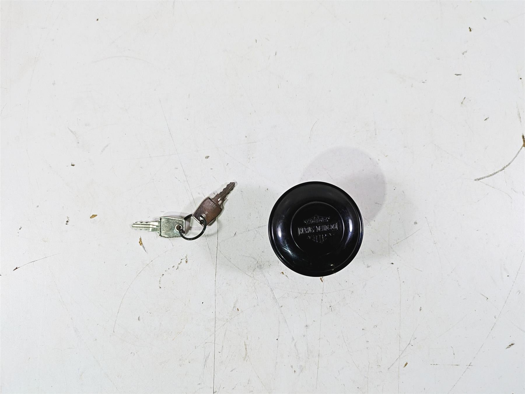 2018 Harley Softail FXFBS Fat Bob Fuel Tank Gas Cap + Key Set 61100124A {{ shop.shopifyCountryName }} - Mototech271