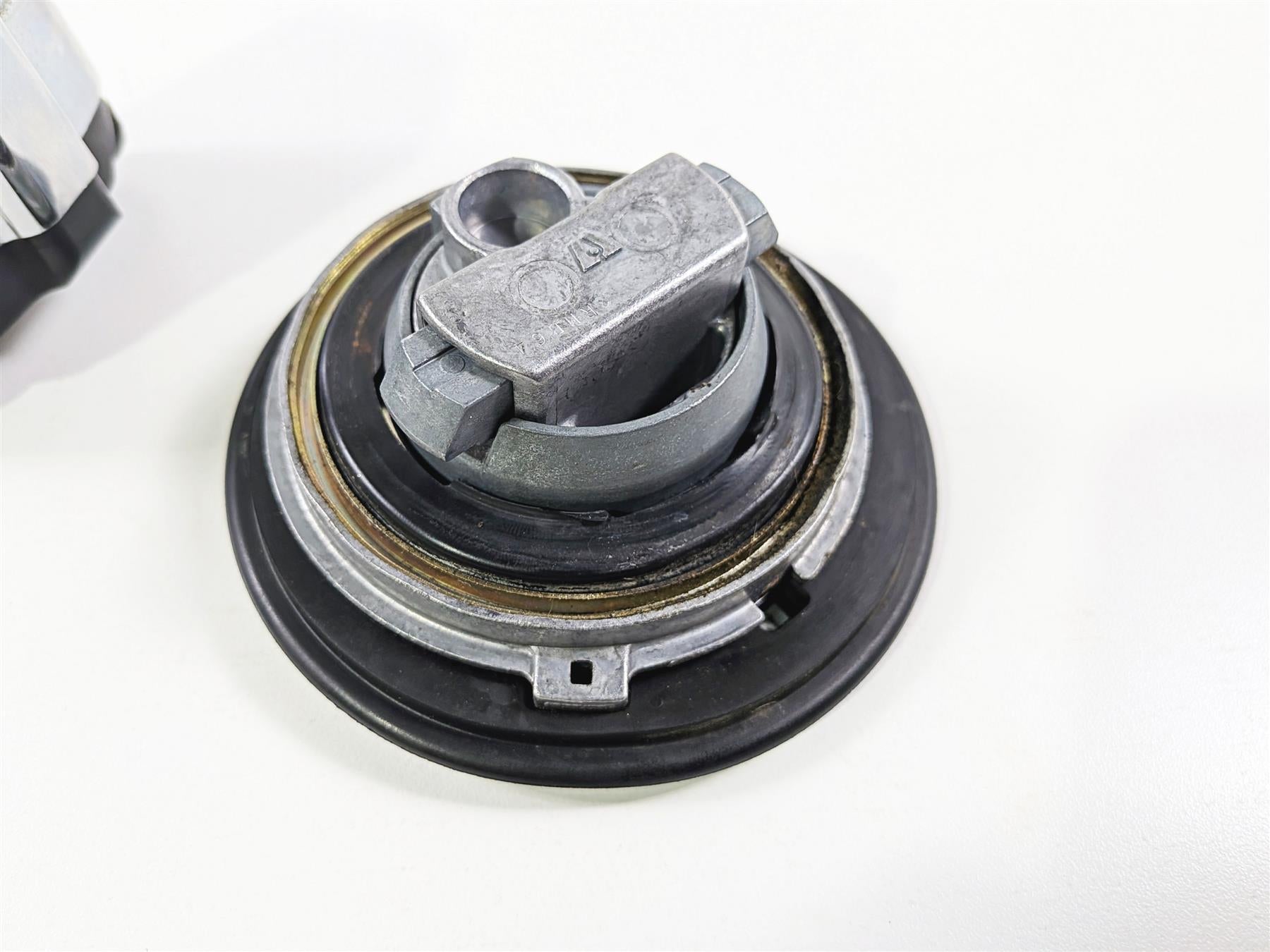 2003 Honda V-Twin VTX1800 C Ignition Switch Key Lock Tank Cap Set 35010-MCH-010 {{ shop.shopifyCountryName }} - Mototech271