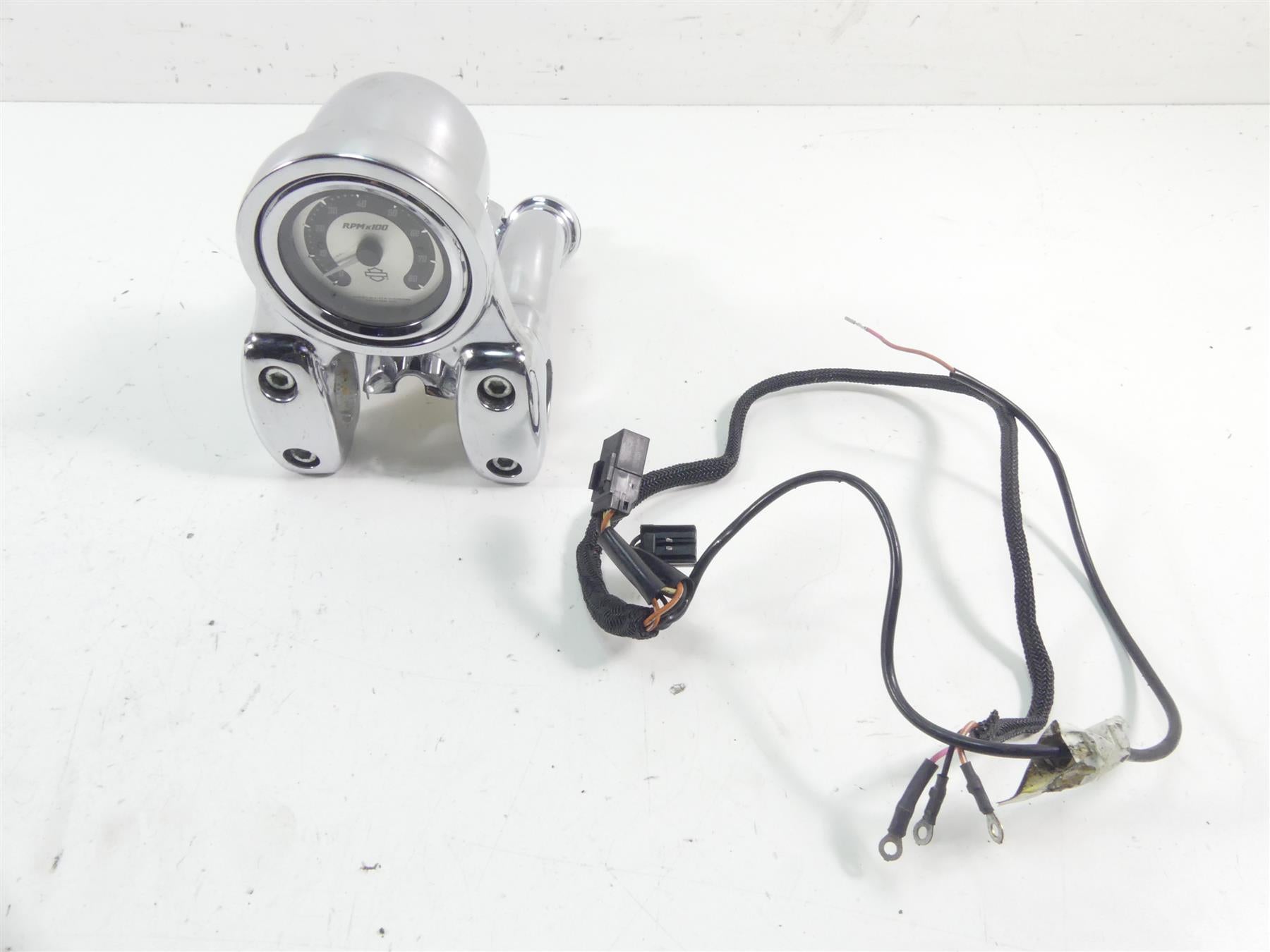 2004 Harley Softail FXSTD SE CVO Deuce Handlebar Riser Tachometer Assy 69074-04A