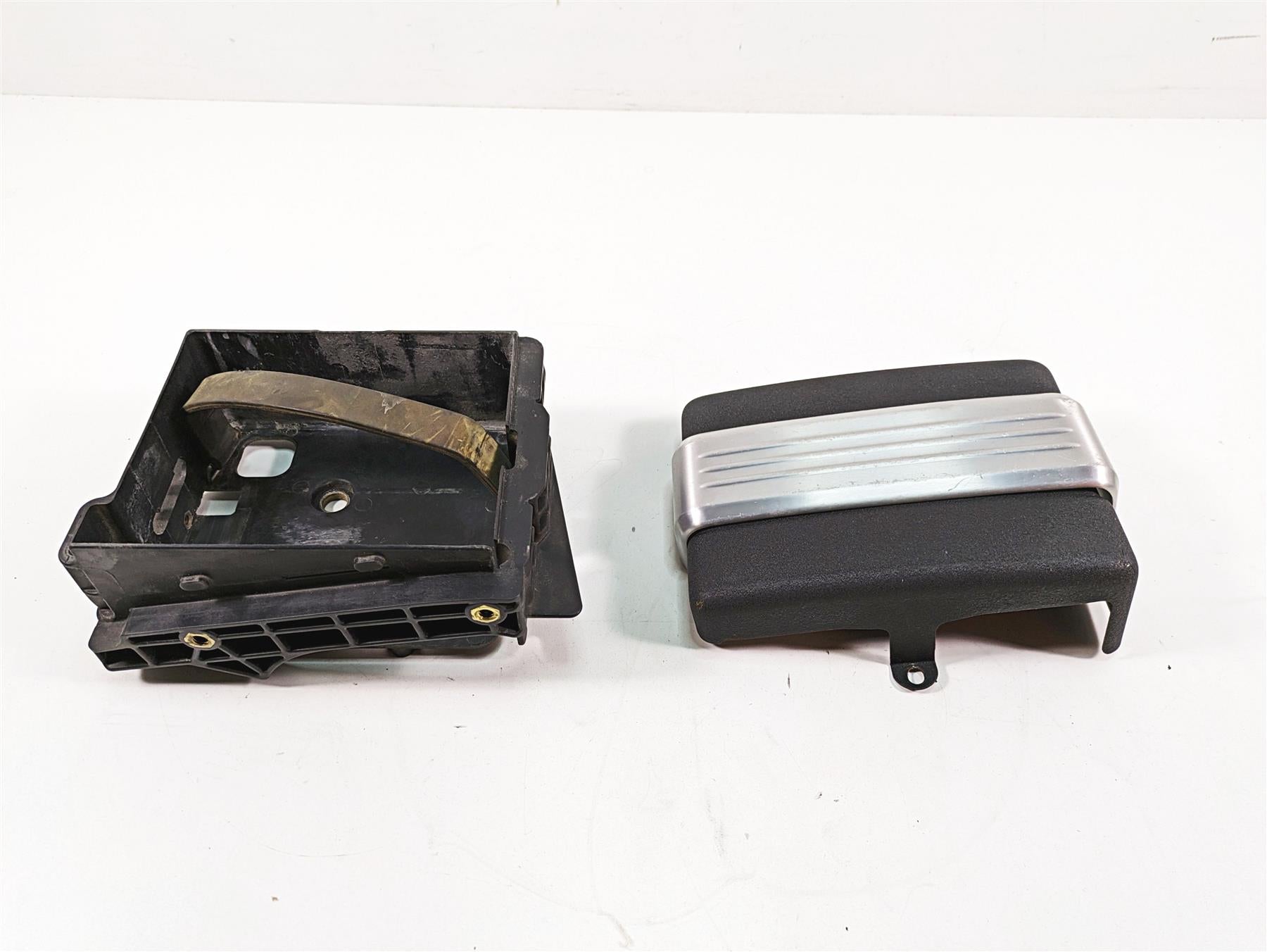 2009 Harley FXDF Dyna Fat Bob Battery Tray Stay Holder & Cover 70379-06A | Mototech271