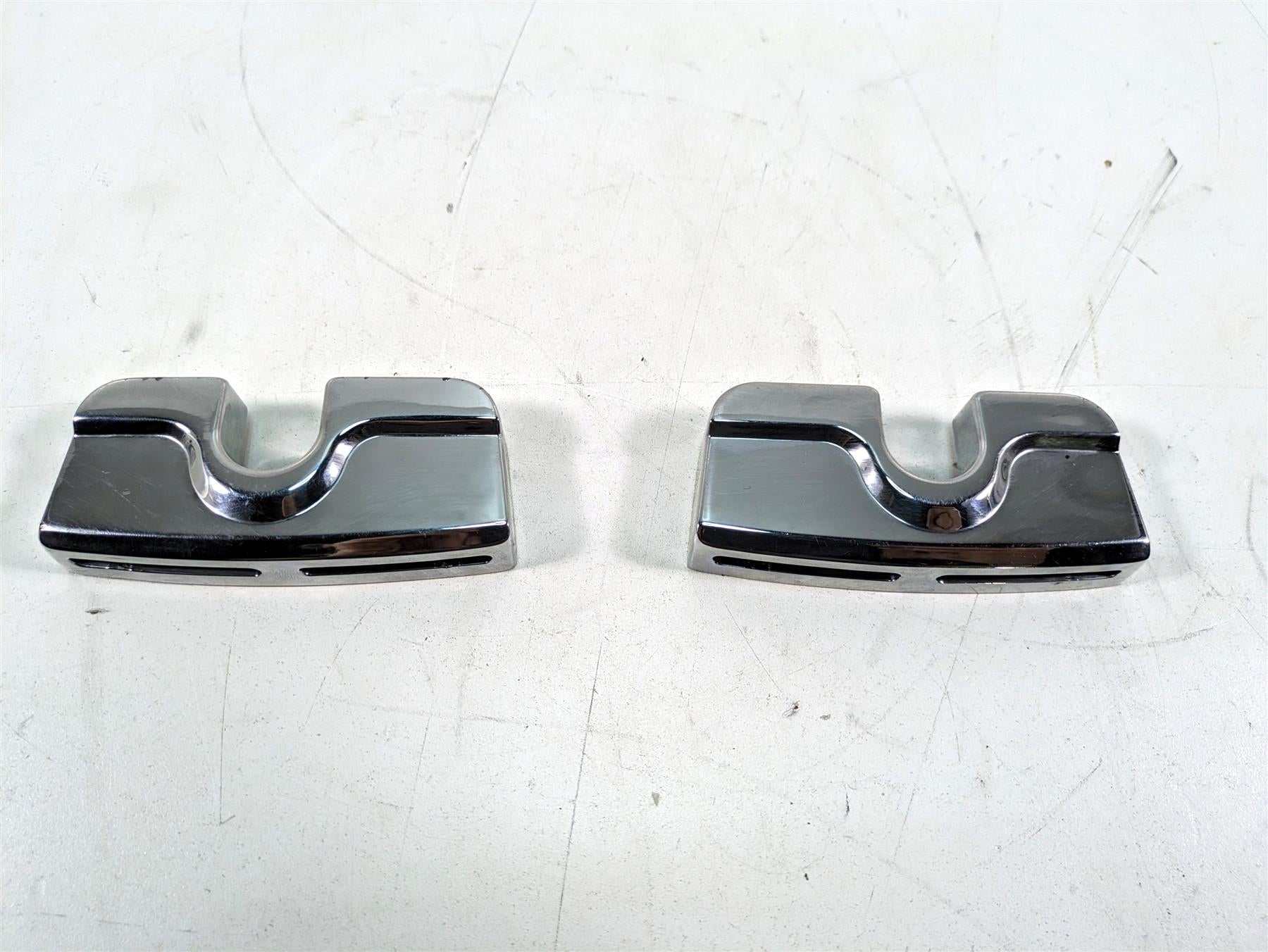 2000 Harley Dyna FXDL Low Rider Kuryakyn Scorpion Chrome Sparkplug Cover Set for Big Twins K8323 {{ shop.shopifyCountryName }} - Mototech271
