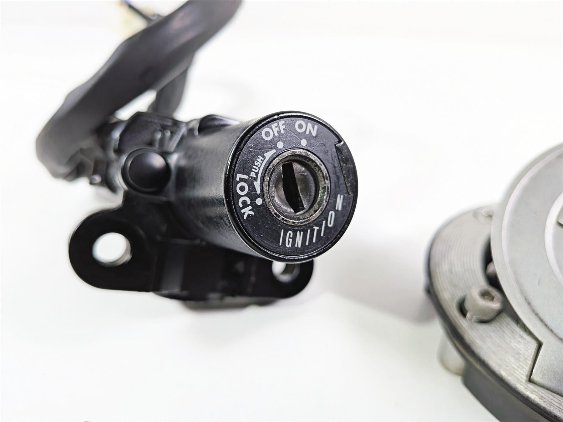 2012 Yamaha XT1200 Super Tenere Ignition Switch Cap Seat Key Lock 23P-82501-10 {{ shop.shopifyCountryName }} - Mototech271