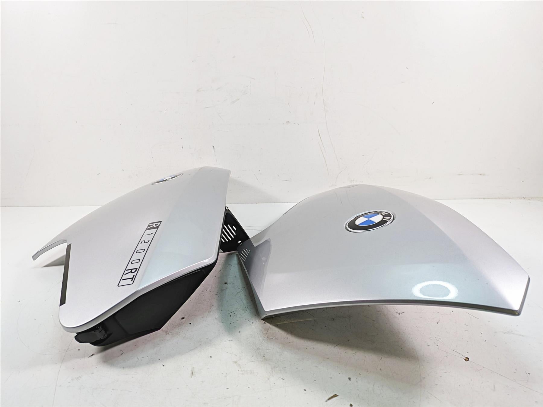 2007 BMW R1200RT K26 Upper Side Emblem Panel Set 46637682941 46637682942 {{ shop.shopifyCountryName }} - Mototech271
