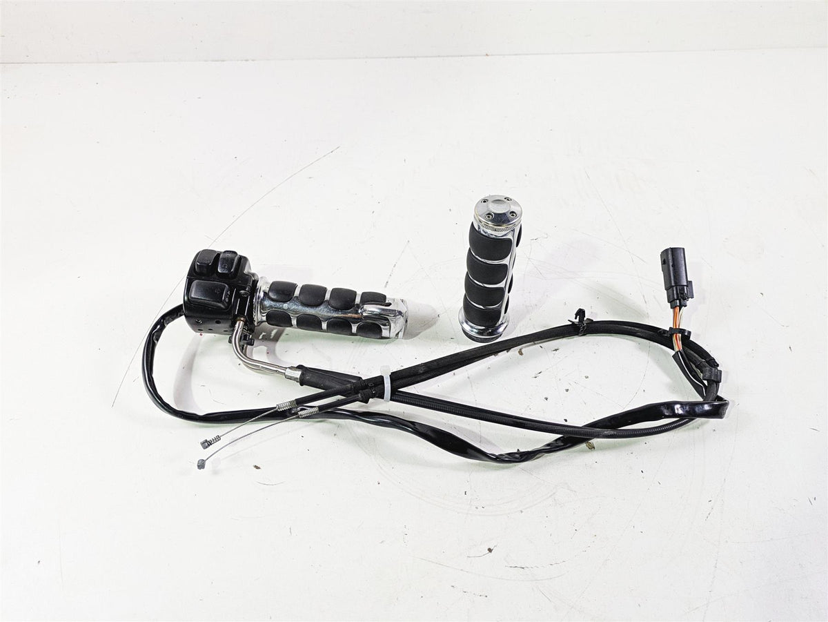 2011 Harley FXDC Dyna Super Glide Right Hand Control Switch & Grips 71684-06A {{ shop.shopifyCountryName }} - Mototech271