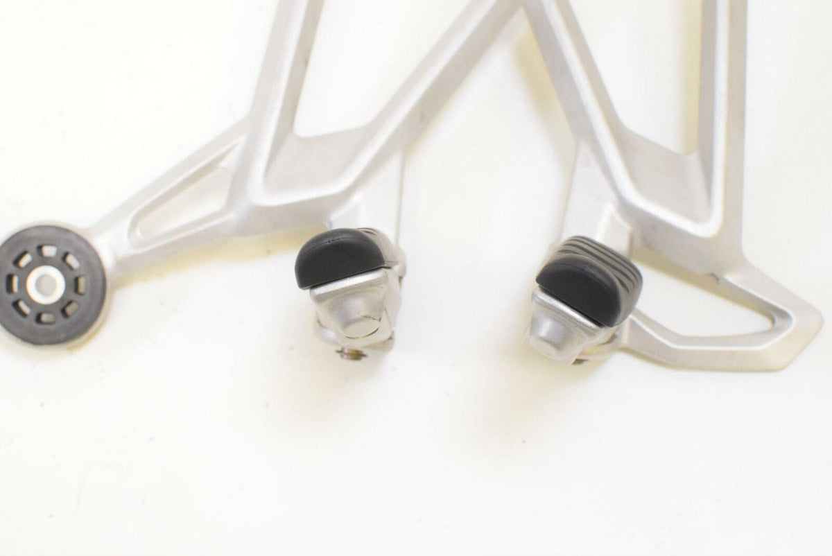 2016 BMW R1200R R1200 R K53 Passenger Footpeg Foot Peg Rest SET 46718540799 {{ shop.shopifyCountryName }} - Mototech271