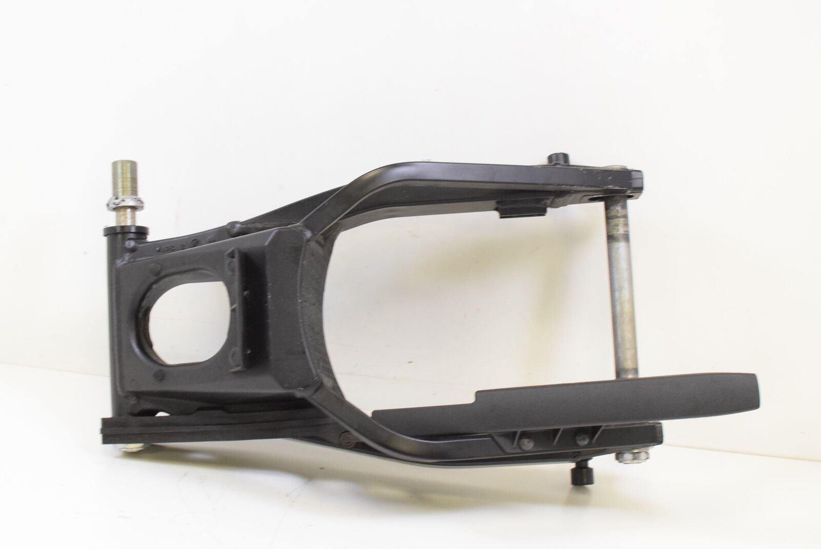09 Suzuki GSX1300 R Hayabusa Rear STRAIGHT Suspension Swingarm 61000-24F40 {{ shop.shopifyCountryName }} - Mototech271