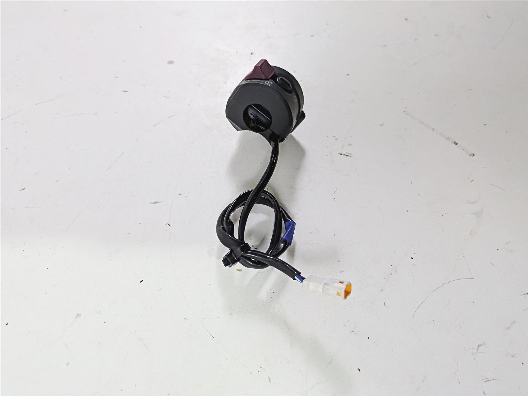 2016 Ducati Monster 1200 S Right Hand Control Switch Start Kill 65010121E {{ shop.shopifyCountryName }} - Mototech271