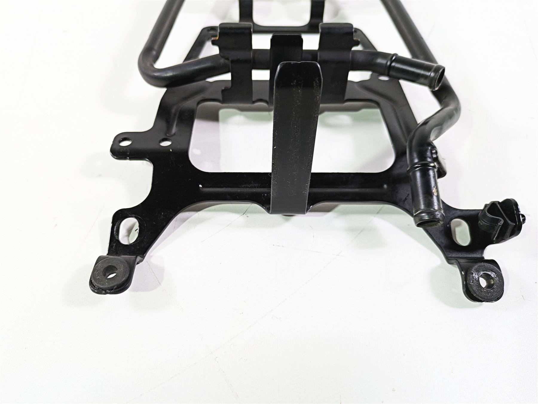 2017 Harley Touring FLHTKSE CVO E-Glide Coolant Crossover Hose Mount 12700091A {{ shop.shopifyCountryName }} - Mototech271