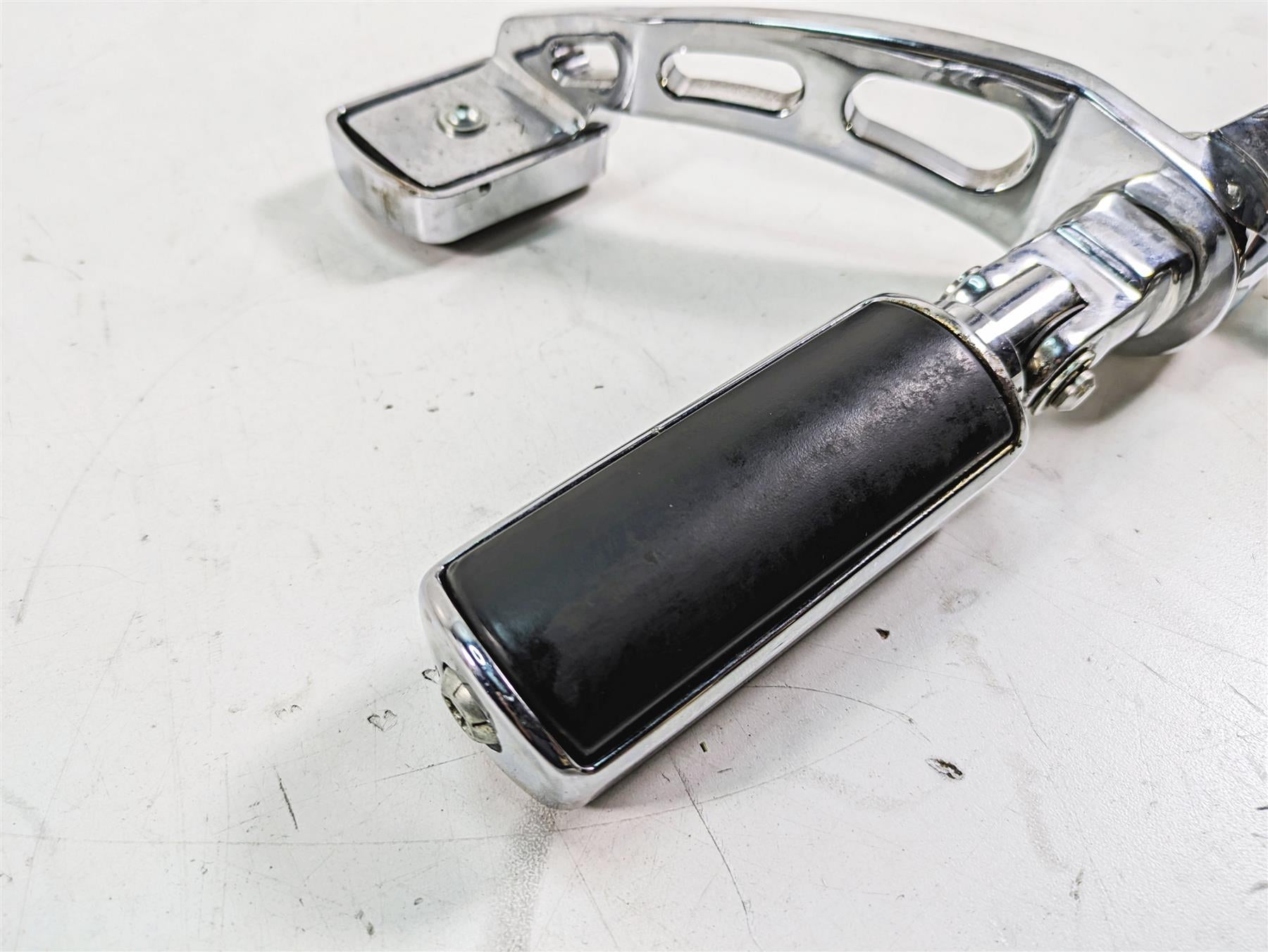 2009 Harley Dyna FXDFSE CVO Fat Bob Right Side Front Control Set 33697-03A {{ shop.shopifyCountryName }} - Mototech271