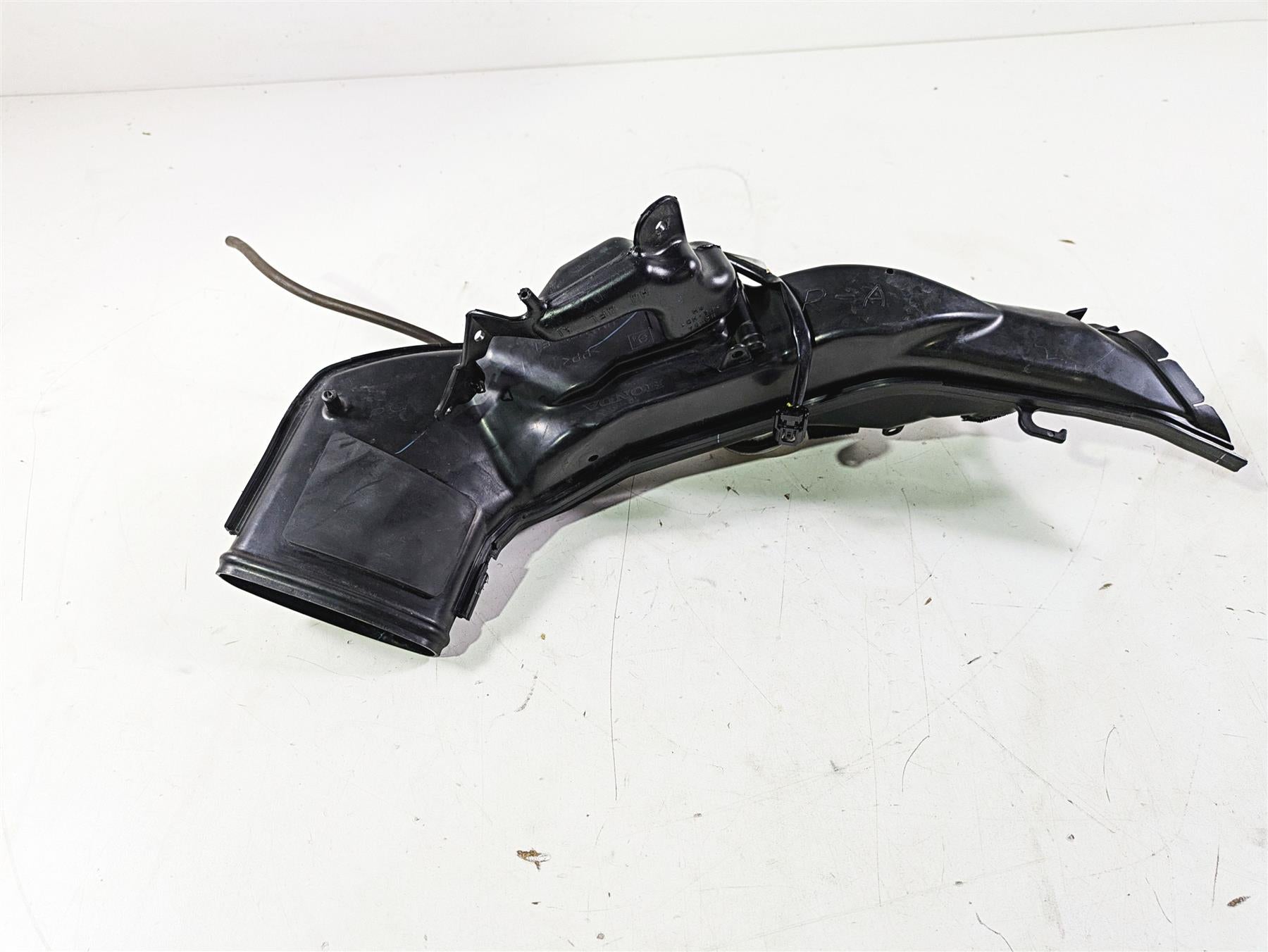 2008 Honda CBR1000RR SC59 Right Upper Air Intake Duct - Read 64330-MFL-672 {{ shop.shopifyCountryName }} - Mototech271