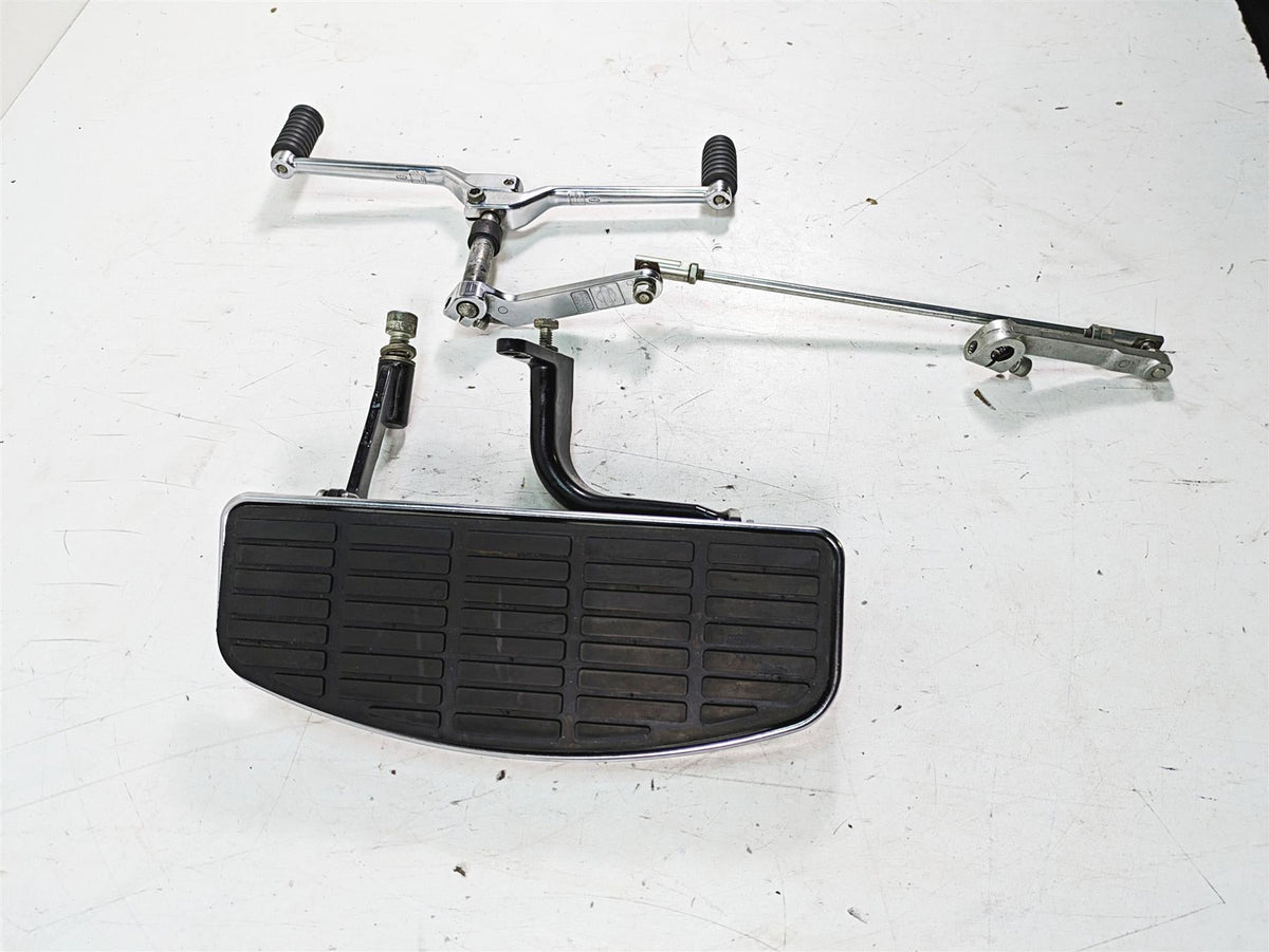 2008 Harley FLHTCU Electra Glide Left Bent Floor Board + Shift Lever 33895-82E {{ shop.shopifyCountryName }} - Mototech271