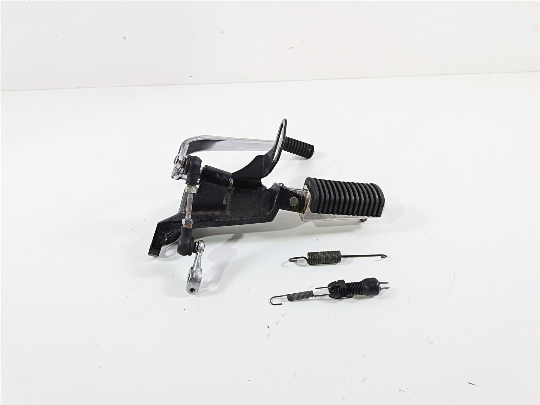 2005 Suzuki VZ800 M50 Boulevard Left Footpeg + Shifter Lever & Parts 43521-41F01 {{ shop.shopifyCountryName }} - Mototech271