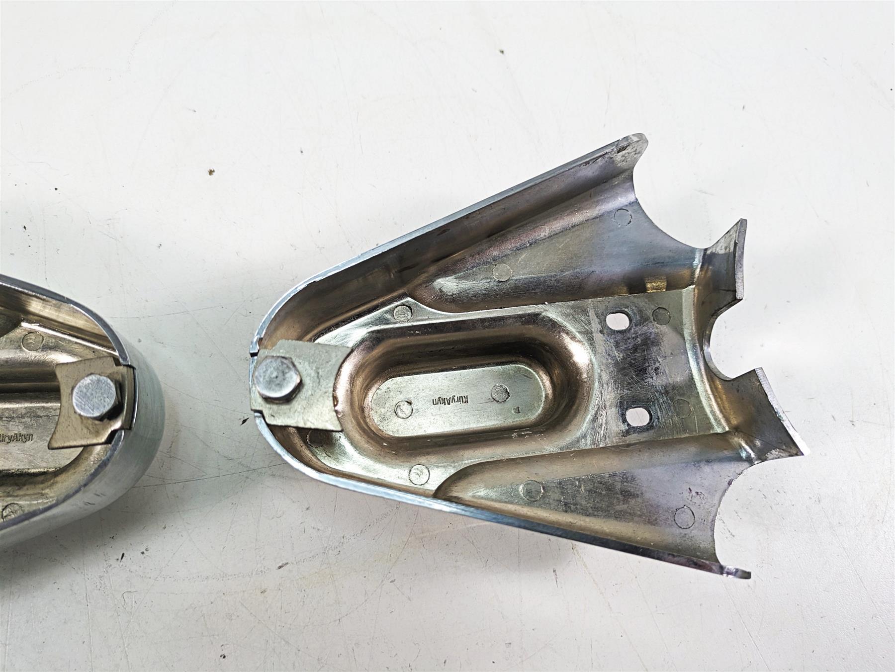 2000 Harley FXSTS Softail Springer Kuryakyn Chrome Rear Axle Cover Set 8202 {{ shop.shopifyCountryName }} - Mototech271