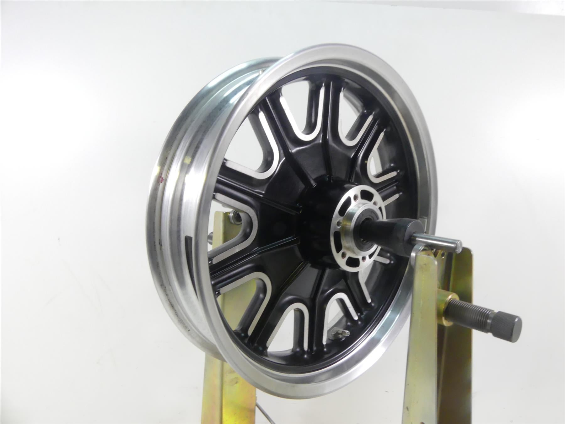 2020 Indian Roadmaster Straight 16x3.5 Front Wheel Rim 1522505 {{ shop.shopifyCountryName }} - Mototech271