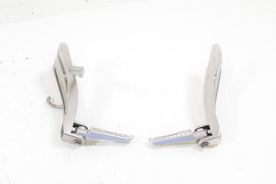 2015 Honda CBR600RR CBR600 RR LR Rider Passenger Footpeg Mount SET 50760-MFJ-D00 {{ shop.shopifyCountryName }} - Mototech271
