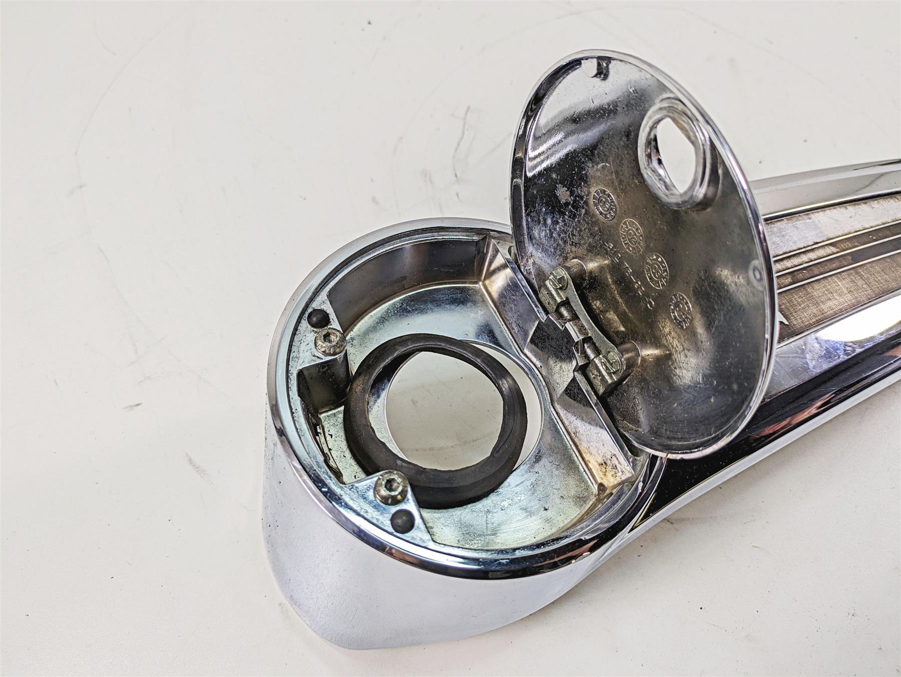 2006 Harley Touring FLHXI Street Glide Fuel Gas Tank Dash Cover 69214-04 {{ shop.shopifyCountryName }} - Mototech271