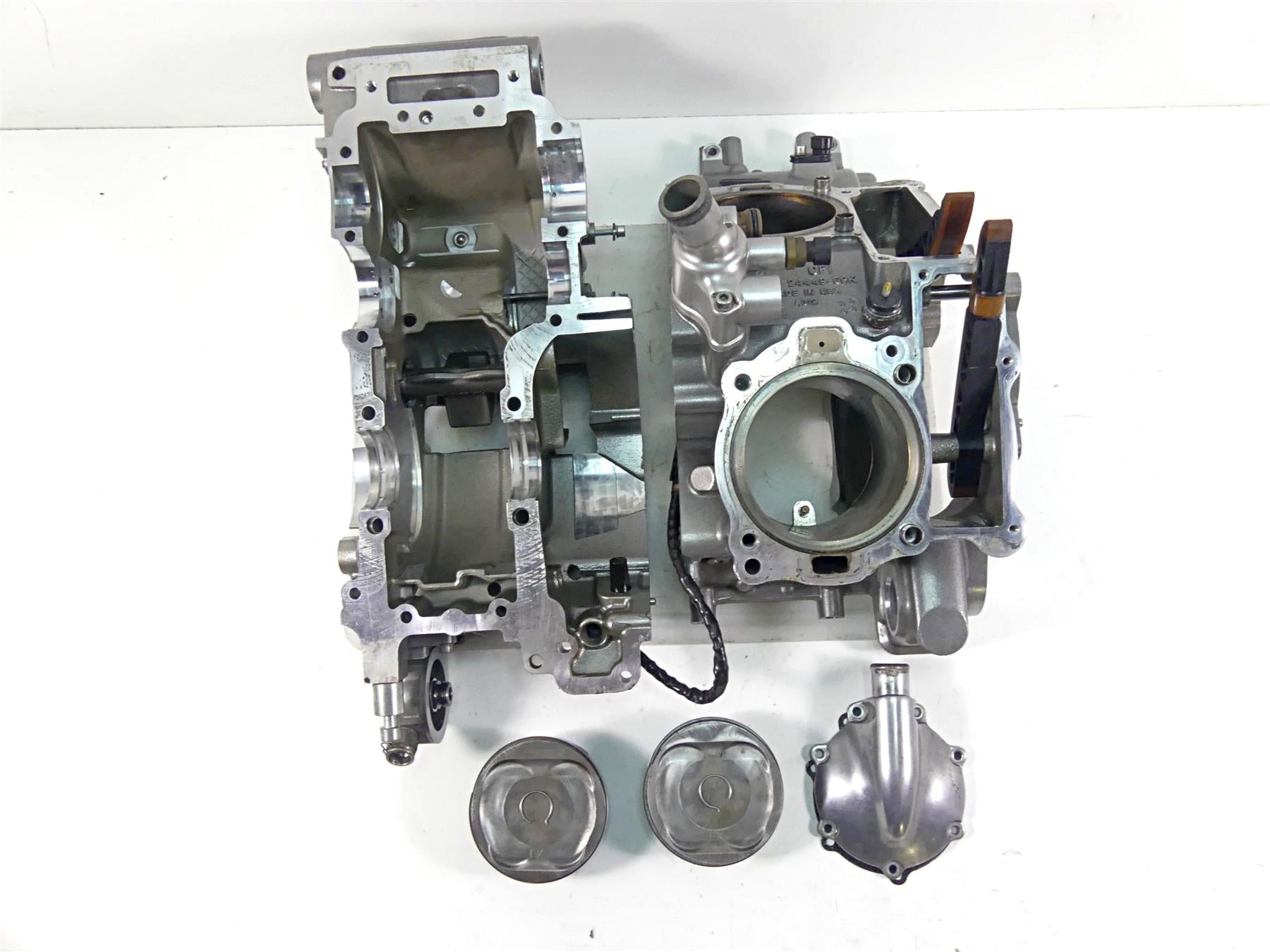 2013 Harley VRSCF Muscle Vrod Engine Motor Crank Case & Piston Set 24457-09K