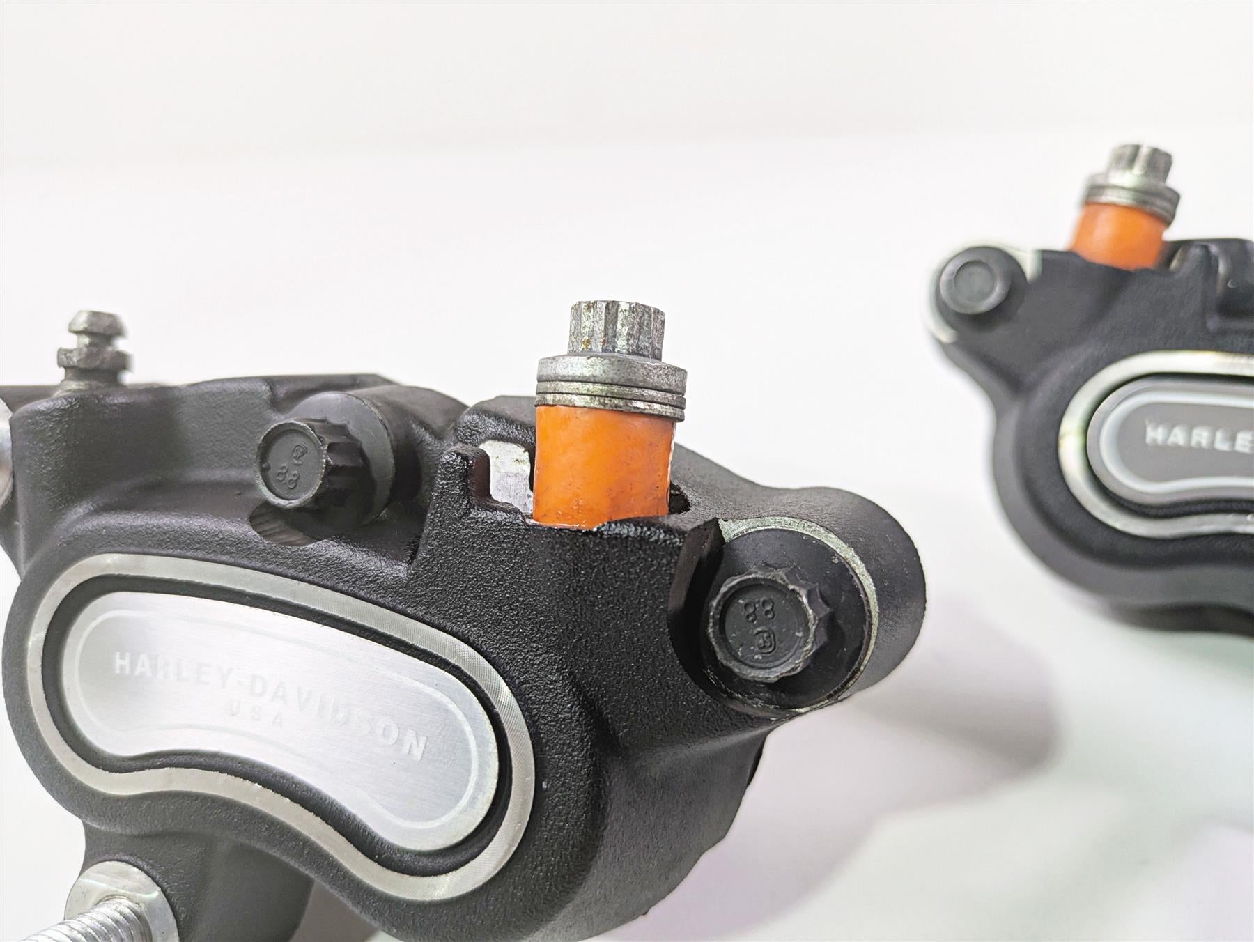 2016 Harley FXDF Dyna Fat Bob Front Brake Caliper Set 41300001 41300002 {{ shop.shopifyCountryName }} - Mototech271