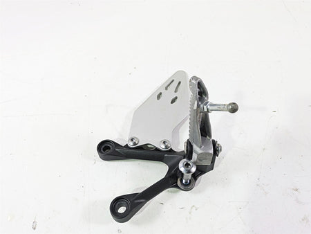 2024 Kawasaki ZX6R ZX636 Ninja Left Foot Peg + Mount & Guard 35063-0160-18R {{ shop.shopifyCountryName }} - Mototech271
