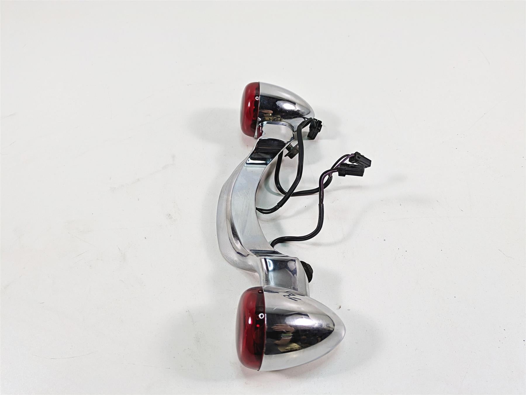 2006 Harley Touring FLHXI Street Glide Rear Blinker Turn Signal Bar 68629-05 {{ shop.shopifyCountryName }} - Mototech271