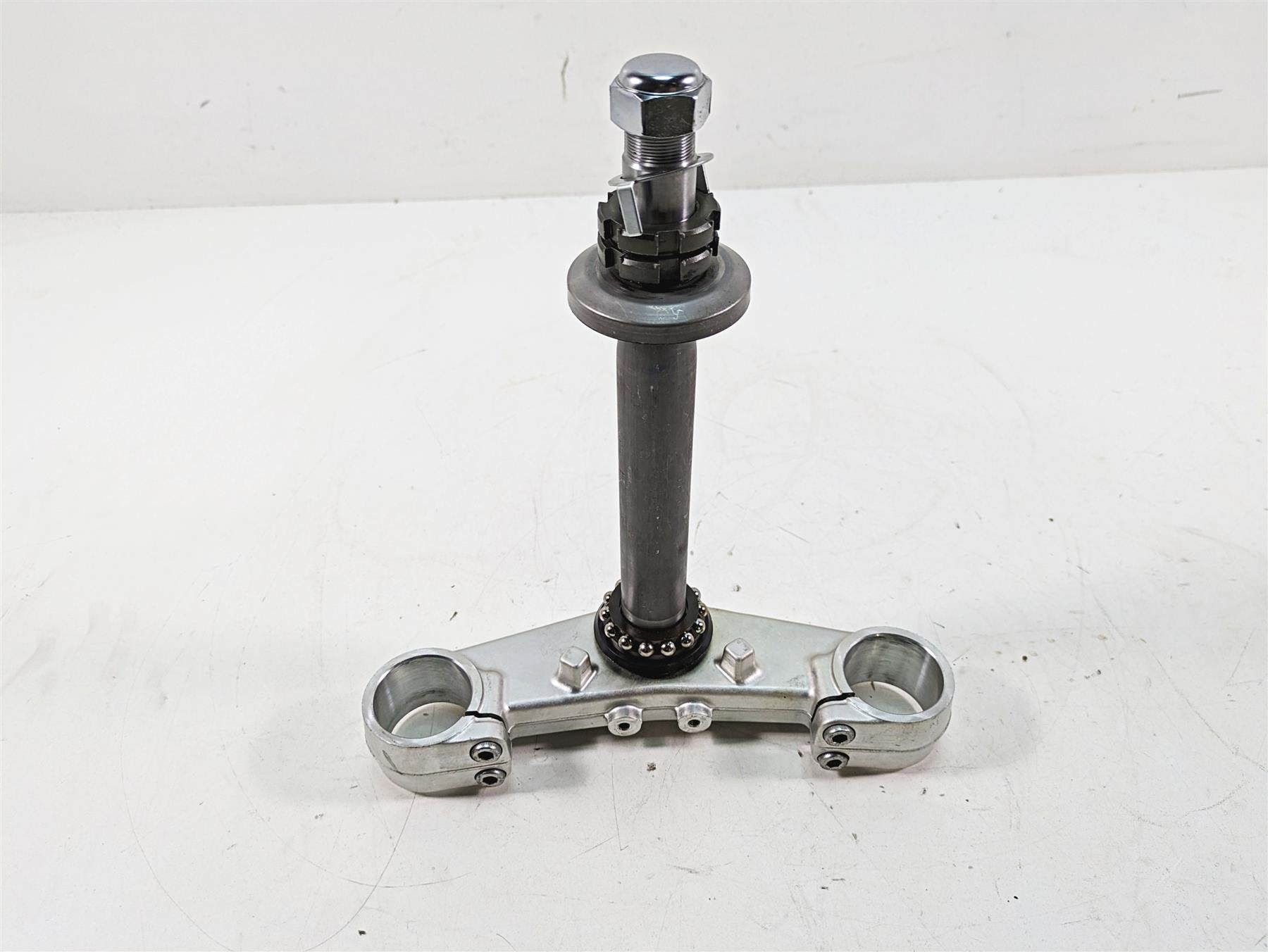2002 Yamaha FZ1 FZS1000 Fazer Lower Triple Tree Steering Clamp 5LV-23340-00-00 {{ shop.shopifyCountryName }} - Mototech271