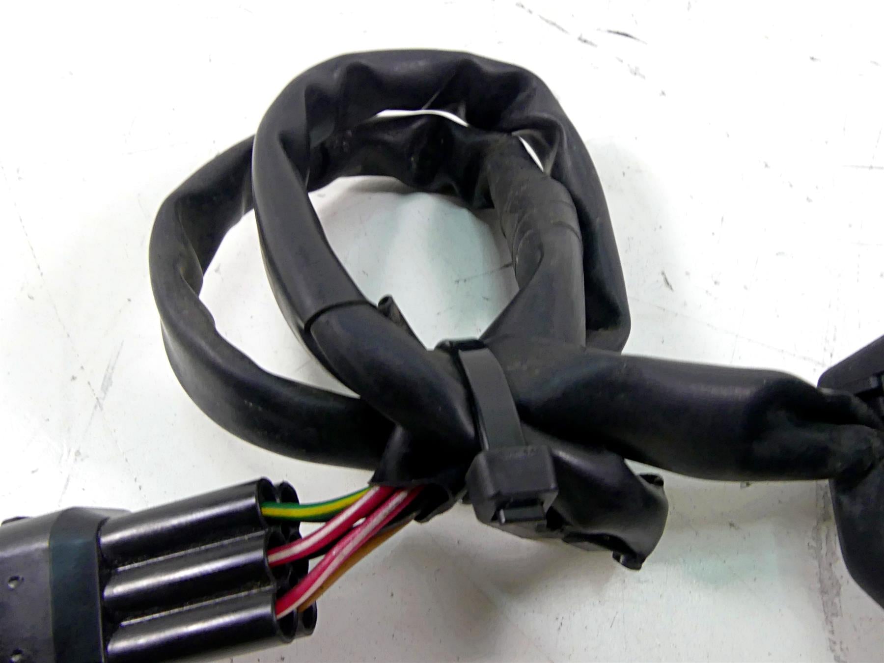 2010 Kawasaki ZX1400 ZX14 R Ninja Right Hand Start Control Switch 46091-0145 {{ shop.shopifyCountryName }} - Mototech271