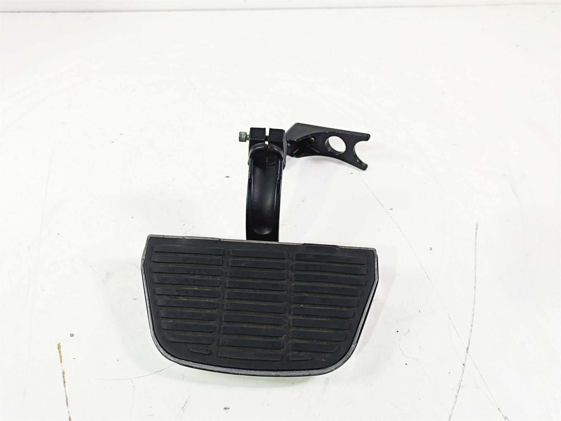 2008 Harley FLSTC 105TH Softail Heritage Right Rear Footboard & Bracket 50483-00 {{ shop.shopifyCountryName }} - Mototech271