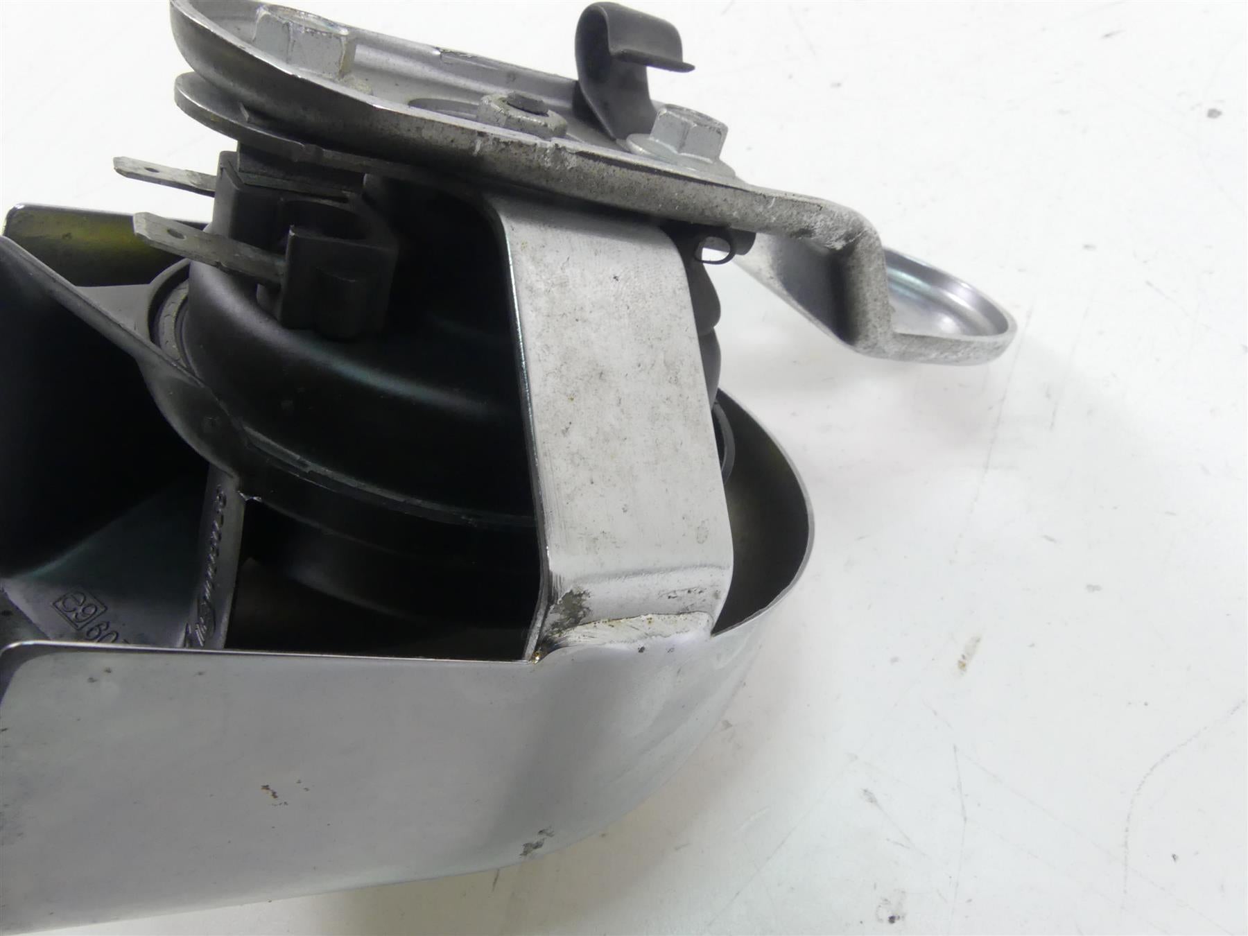 2015 Harley FLD Dyna Switchback Horn + Chrome Cover 61300478A {{ shop.shopifyCountryName }} - Mototech271