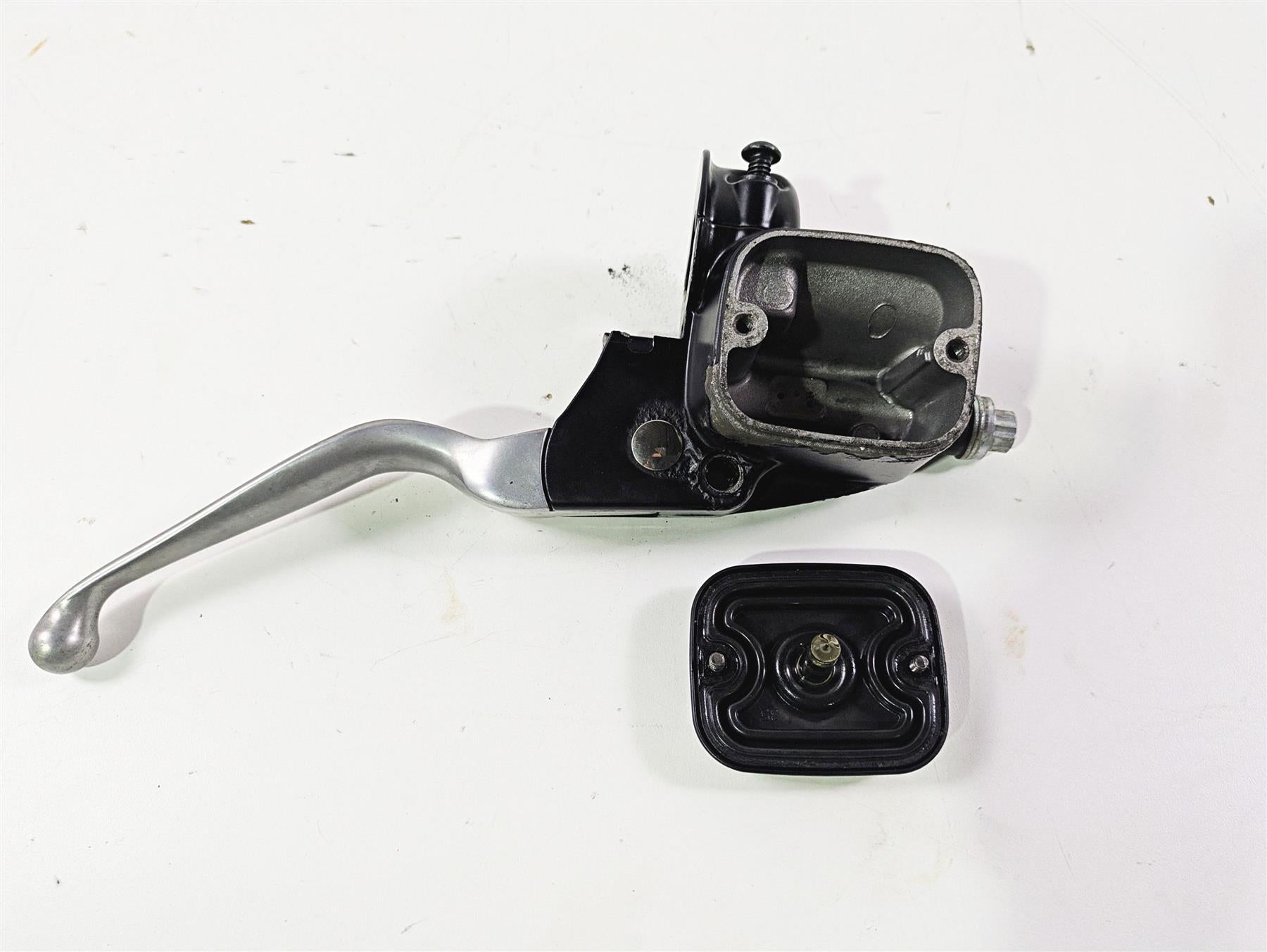 2014 Harley FLS Softail Slim Front Brake Master Cylinder 9/16" 45029-11D {{ shop.shopifyCountryName }} - Mototech271