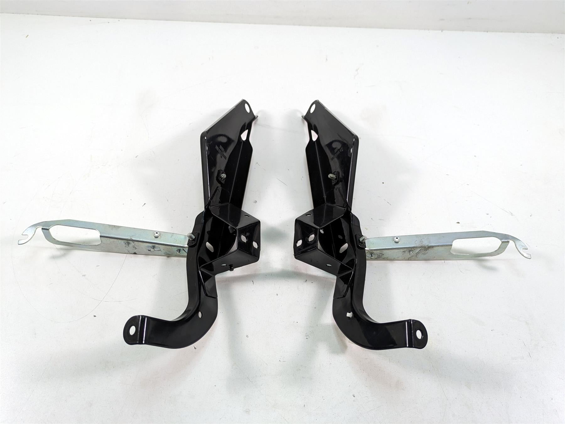 2006 Harley Touring FLHTCUI Electra Glide Front Fairing Mounts 58478-96 58479-96 {{ shop.shopifyCountryName }} - Mototech271