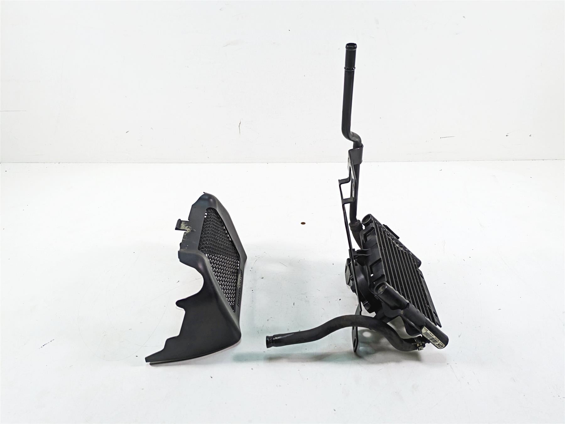 2018 Harley Touring FLHXSE CVO Street Glide Oil Cooler & Cover Set 62700133 {{ shop.shopifyCountryName }} - Mototech271