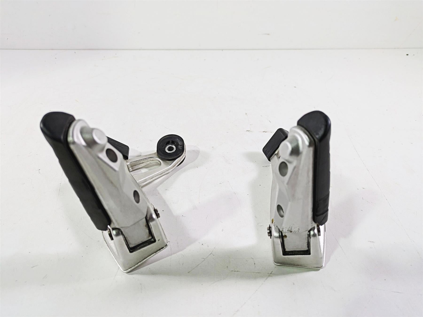 2012 BMW R1200R K27 Rear Passenger Foot Peg Rest Set 46717728893 46717728894 {{ shop.shopifyCountryName }} - Mototech271
