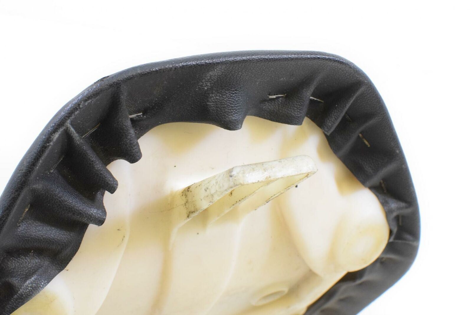 1998 Suzuki GSXR1100 GSXR 1100 Rear Passenger Seat Saddle 45300-46E00-58R {{ shop.shopifyCountryName }} - Mototech271