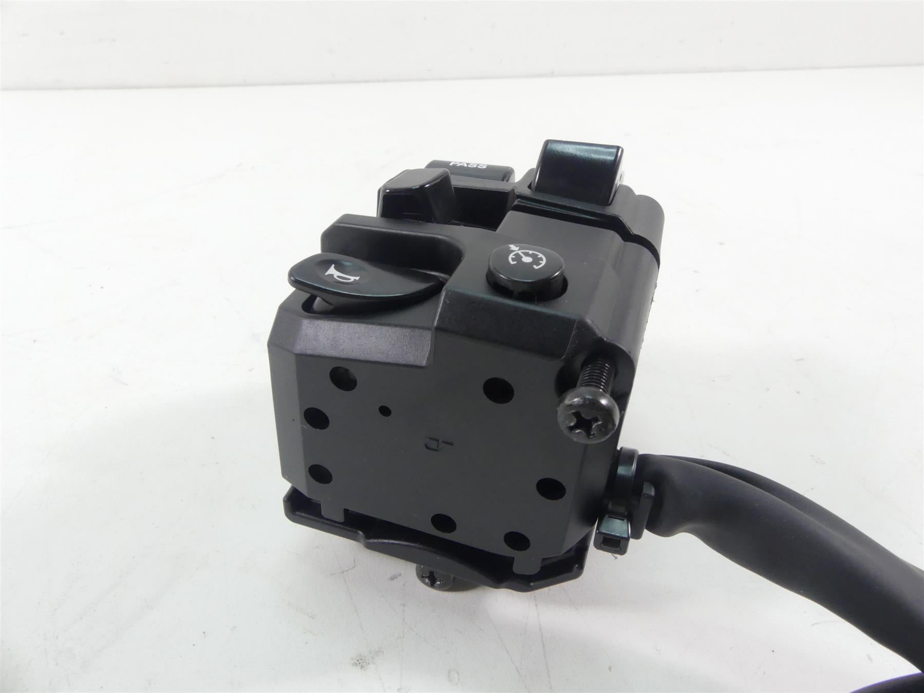2017 Yamaha XT1200Z Super Tenere Left Hand Cruise Control Switch 2BS-83954-00-00 {{ shop.shopifyCountryName }} - Mototech271