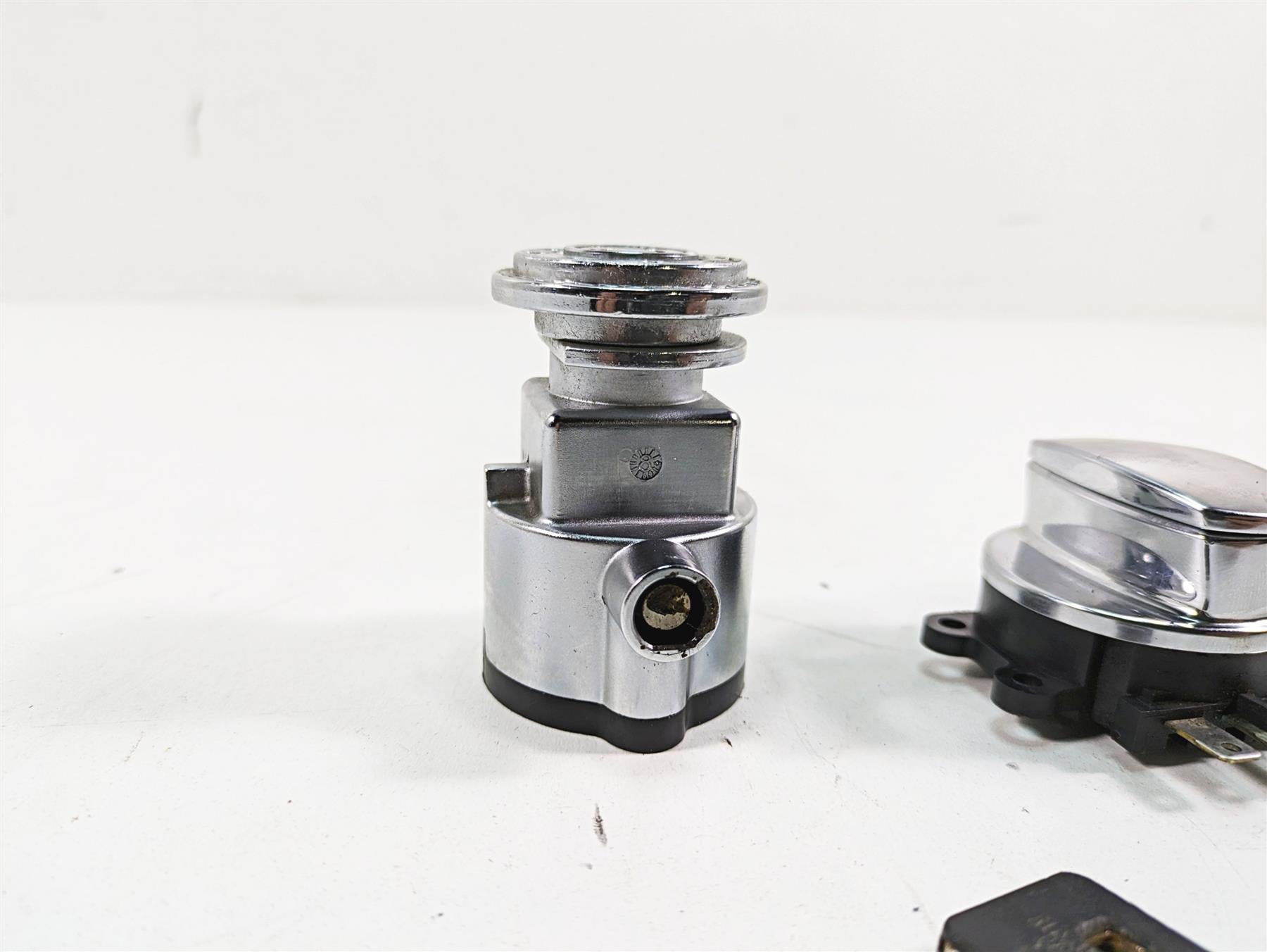 2009 Harley FXDF Dyna Fat Bob Ignition Switch Steering Lock Set 71430-06B {{ shop.shopifyCountryName }} - Mototech271