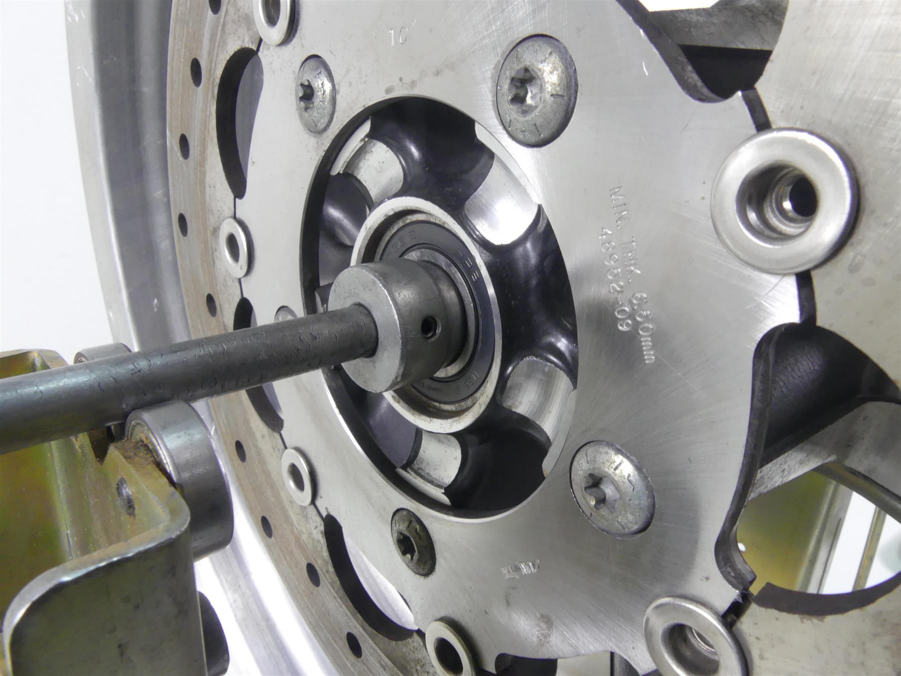 2011 Harley VRSCF Muscle Rod Straight 18x8 Rear Wheel Rim 40900169 {{ shop.shopifyCountryName }} - Mototech271